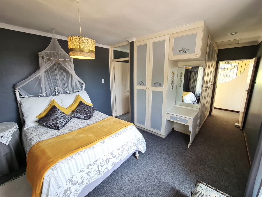 6 Bedroom Property for Sale in Noorsekloof Eastern Cape